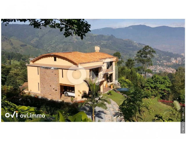 (CASA) (Campestre Loma El Escobero)