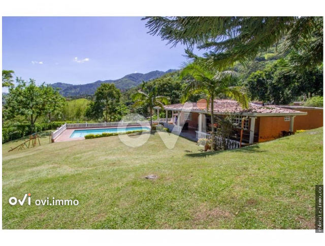 Casa campestre en Hatillo, Barbosa