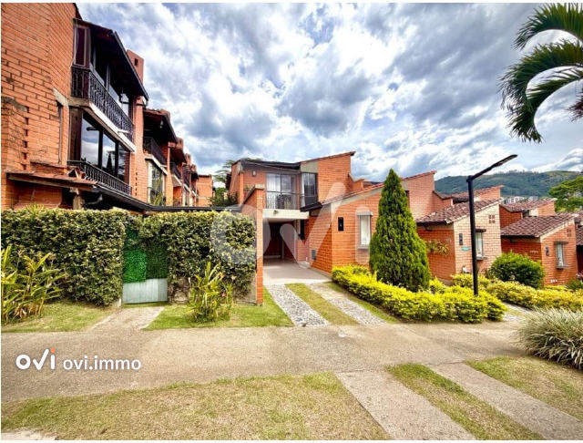Casa en Loma de las Brujas, Envigado