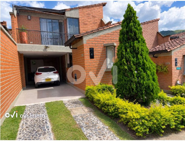 Casa en Loma de las Brujas, Envigado