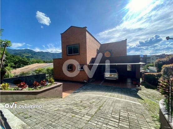 Casa en Loma del Escobero, Envigado