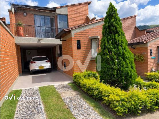 Casa en Loma de las Brujas, Envigado