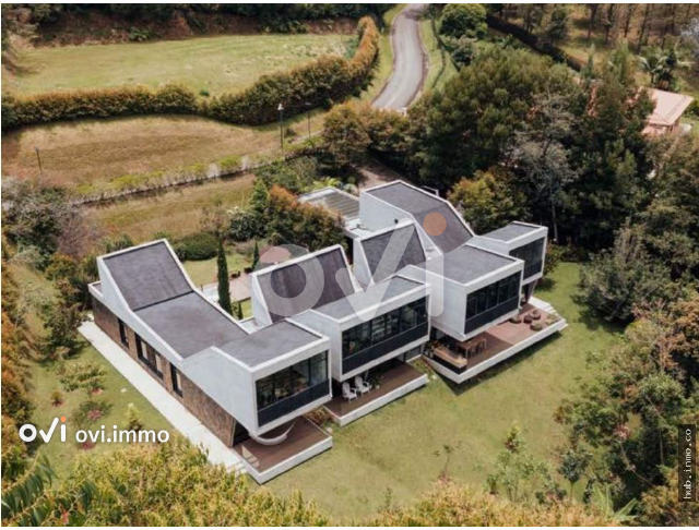 (CASA) (Colinas de Palmadon)