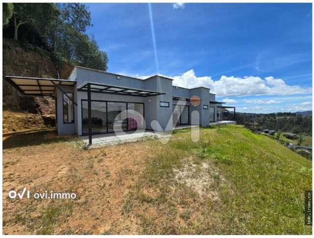 Casa lote en Loma del Escobero, Envigado