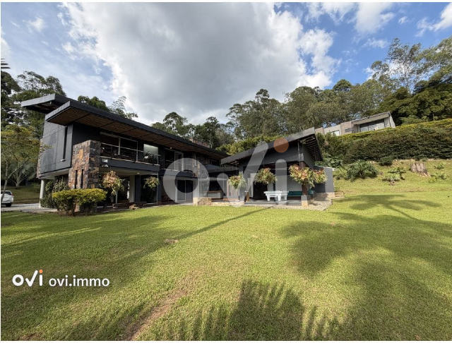 Casa en Loma del Escobero, Envigado