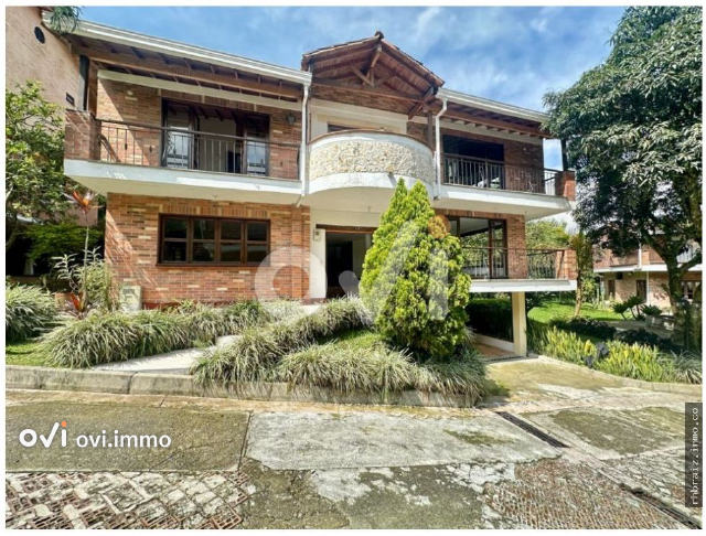 (CASA) dos niveles (Sabaneta, Alto de las flores)