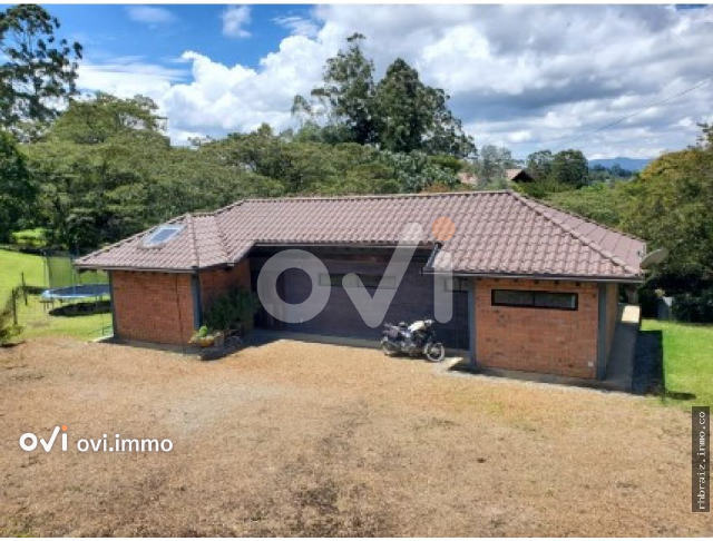 (CASA CAMPESTRE) 2 niveles (Rionegro, Vda 4 Esquinas)
