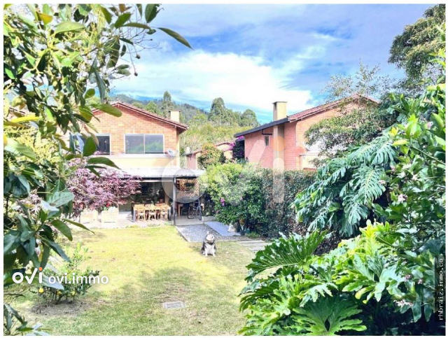 (CASA) (Cerca Al Parque Principal El)
