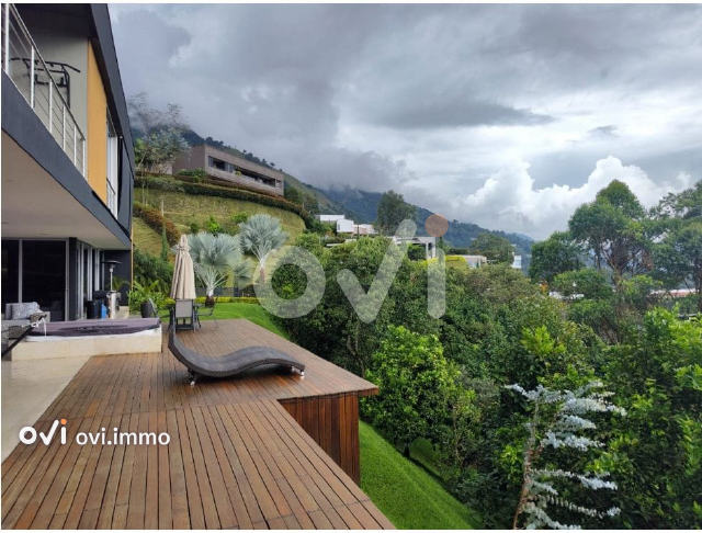 Casa en El Poblado, Las Palmas, Medellin